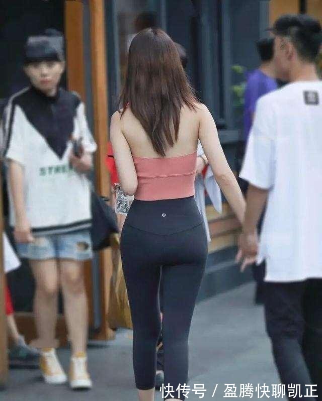 打底裤|瑜伽裤的裙摆摇曳,穿搭清秀精致,让人神往