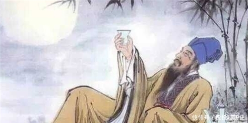  考古专家在古墓中发掘到一瓶千年老酒，大胆尝了尝，黯然说了两字