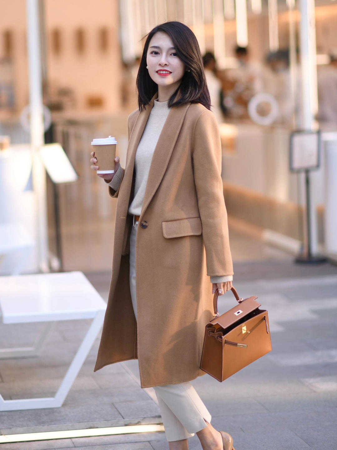穿搭|秋冬的标配卡其色大衣,怎么穿都好看,几个搭配技巧送你,绝对轻松驾驭