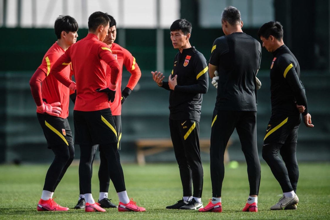集训|喜讯,中国足球传来重要信息,李霄鹏做出正确决定,国足成大赢家