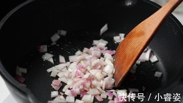 鲜虾|剩米饭别浪费,加些料烤一烤,色彩缤纷,奶香浓郁,孩子们抢着吃