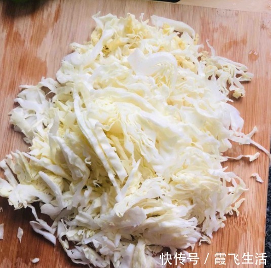 包菜|天热多吃这菜,五毛钱一斤,不炒不腌,简单拌一拌,爽脆又开胃!