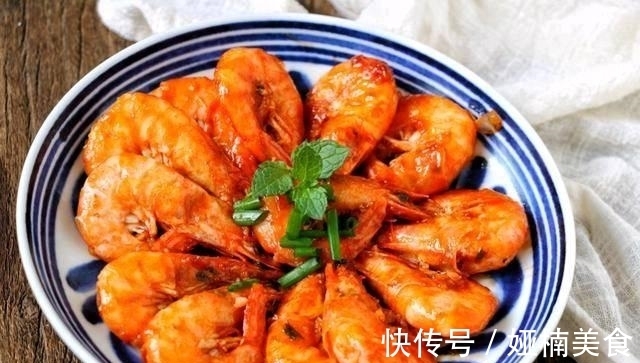 中风|正宗油焖大虾这么做，简单美味、皮酥肉嫩，家中做出饭店味道