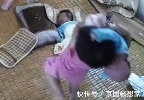 父母|3岁小姐姐帮忙哄双胞胎弟,等来的却是一记耳光,让人心拔凉拔凉