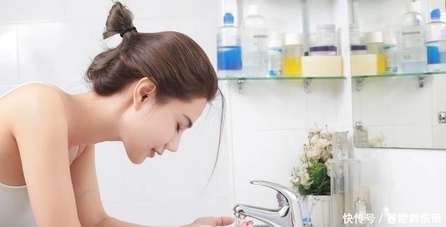 睡前10分钟的护肤比去美容院更有用,记住3点让你的皮肤更白嫩