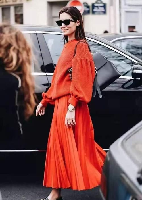 ?女人过了50岁，多穿这3种“冻龄裙”，时髦气质，女儿都夸年轻