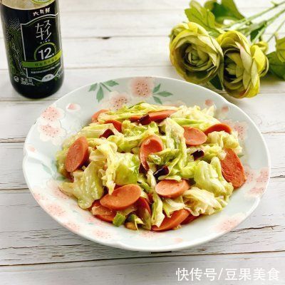 包菜|快手简单，美味下饭的火腿炒包菜，一学就会