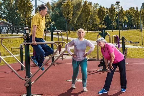 脑梗|2位老人同时脑梗发作,医生劝告:厨房1种“调料”吃太多,血管易堵塞