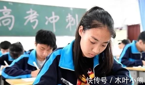 网红！高中女生“饺子字体”走红，圆圆滚滚十分可爱，阅卷老师赞赏有加
