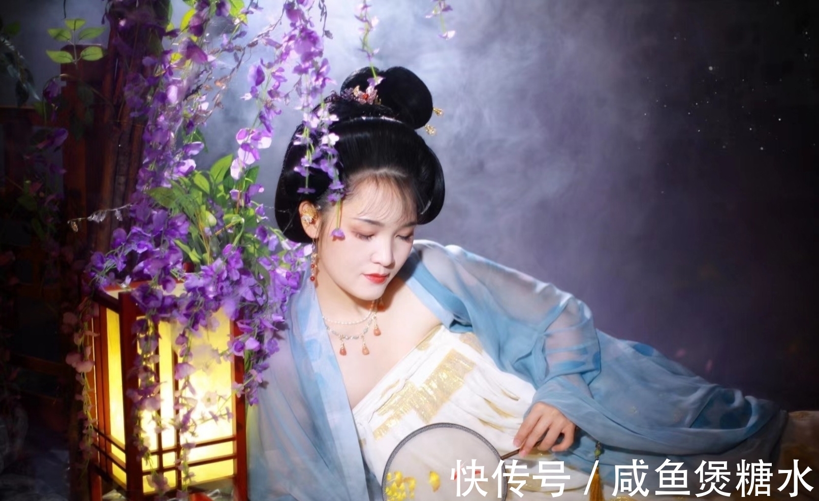 千秋!小草七律:一岁荣枯多险梦,千秋功过任闲评