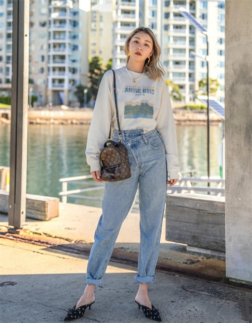 衣服|今秋流行这2件衣服:一件解决显瘦减龄问题,一件解决气质问题!