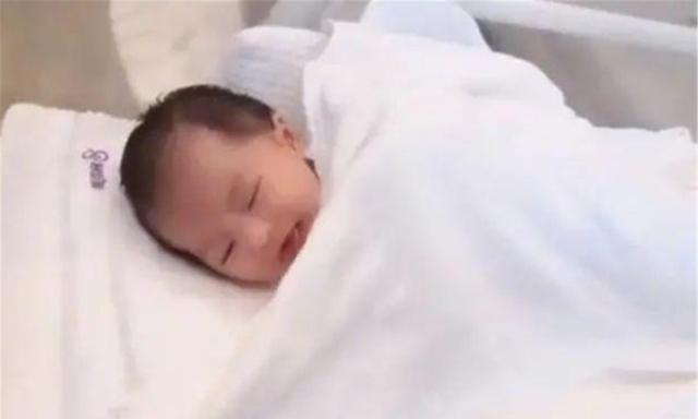 小宝宝|一出生就“高颜值”,曾被誉为“最美新生儿”的女婴,现在长大了