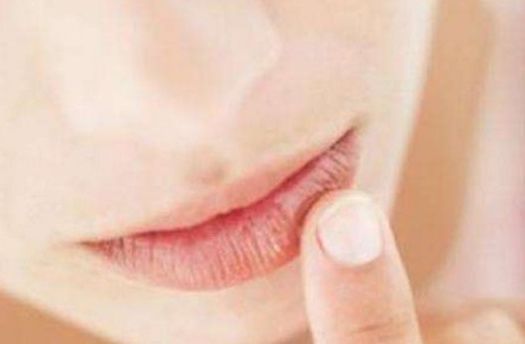 怀孕期间|怀孕期间,孕妈有这4种症状,可能是胎儿向你发出“口渴”的信号