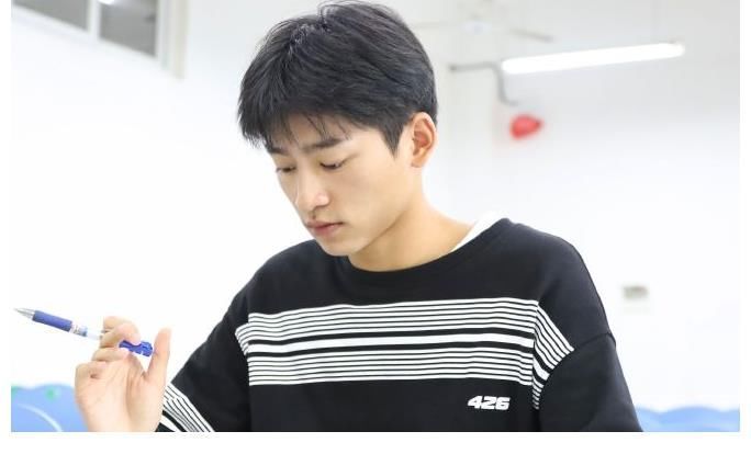 特征|青春期男生若有4“特征”,身高或已成“定局”,一个不占,还能再长