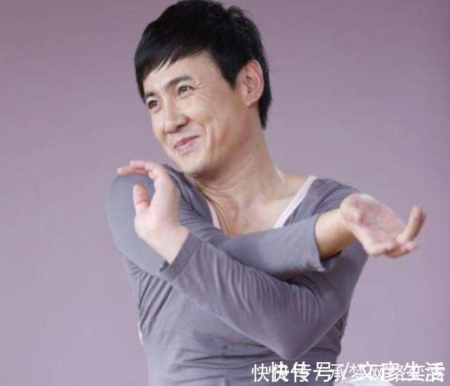 他上春晚6次却3次失误，但每一次失误都成经典，网友说他难怪能红