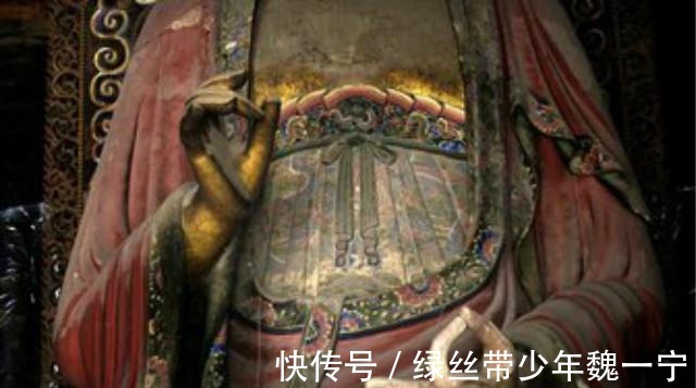 义县&实拍辽宁国宝寺庙战争时期遭炮轰，佛像竟然“手接炮弹”！