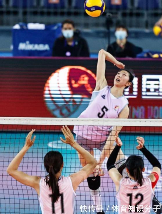 主攻手|女排19岁小将获媒体大赞!扣球多变弹跳出色,或培养成全面主攻手