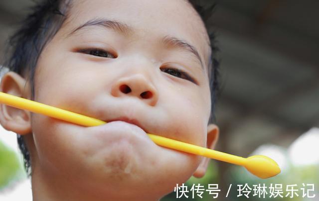 儿子|家里请了保姆后,9岁儿子变得嗜睡,父母一查监控,奖励保姆9万元