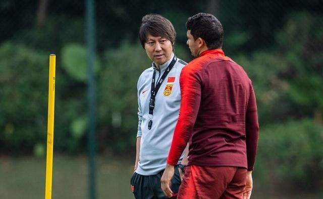 大名单|艾克森拒绝国足征召!此前表态:有召必回!球迷质疑:背信弃义?