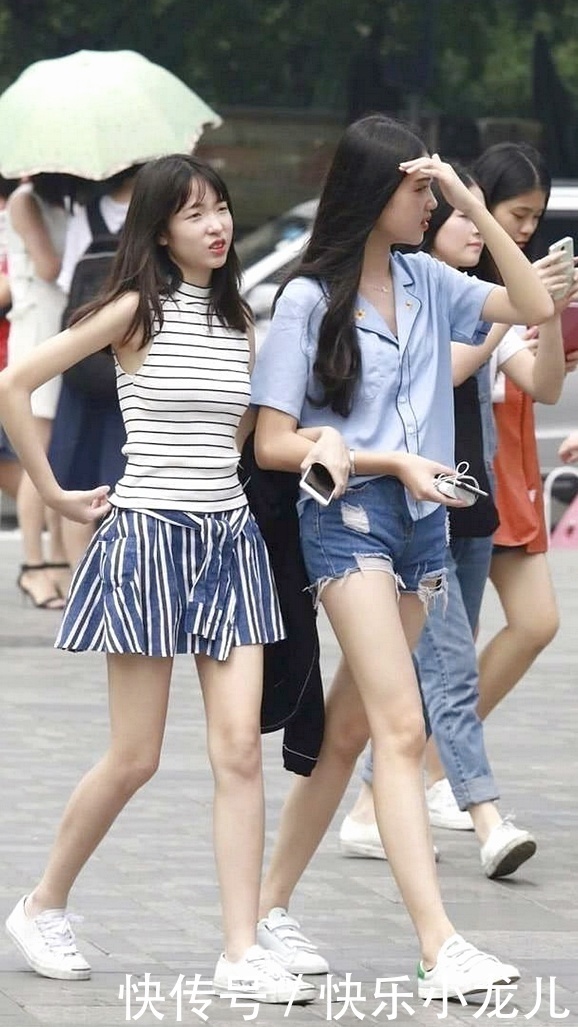 美丽|身穿衬衫的姐姐出街,让人活力十足,何不让自己穿得像花般美丽?