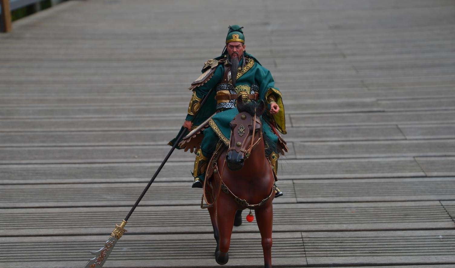 意思的人,尽忠报君不让岳飞,尽义报友不啻