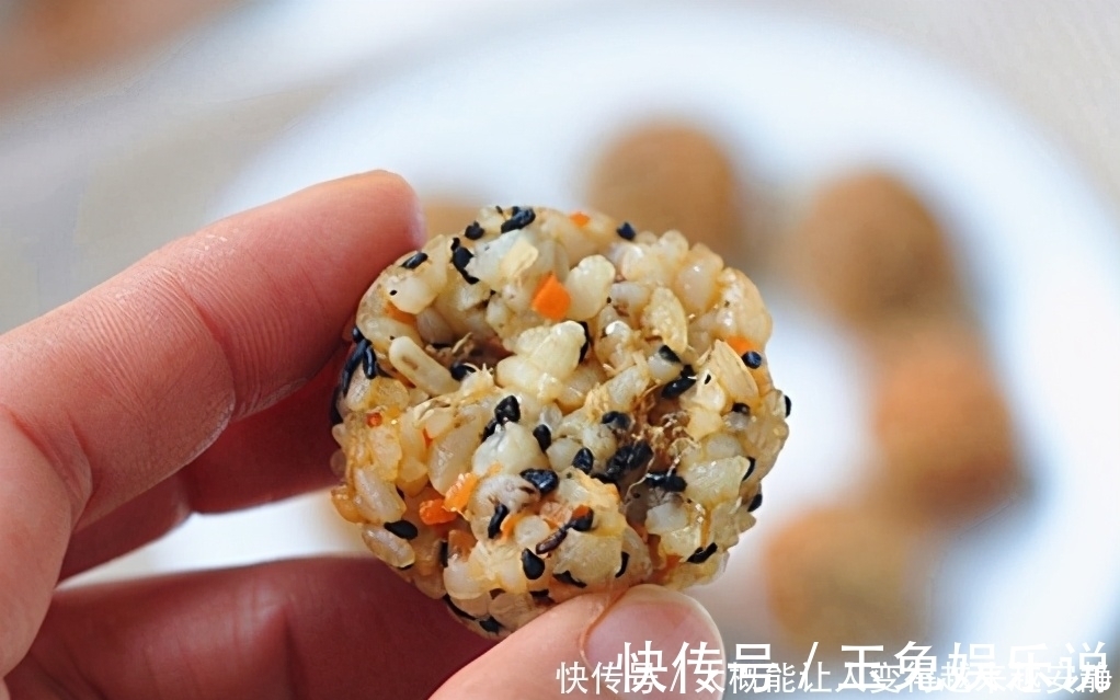 做法|米饭新做法,儿子着了迷,配点蔬菜,简单一做,天天吃不够