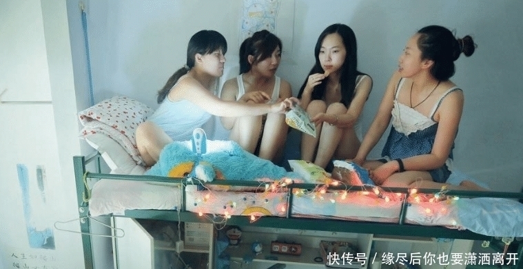 为啥女生住宿舍，都抢着要住“上铺”学姐这还不懂