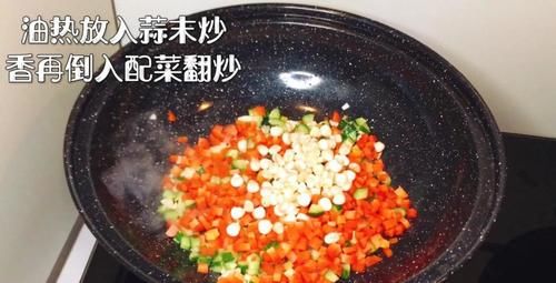 黄金蛋炒饭这样做太好吃了，米饭粒粒分明色泽金黄鲜香诱人，真香