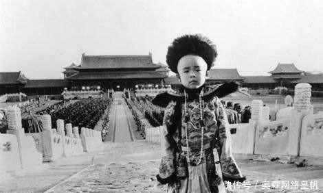 令人|溥仪出狱后,看望尚在世的太监,太监尊称他3个字,令人哭笑不得