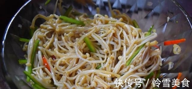 美食坊|凉拌金针菇最好吃的做法，简单好吃又健康，看看你喜欢吃不？