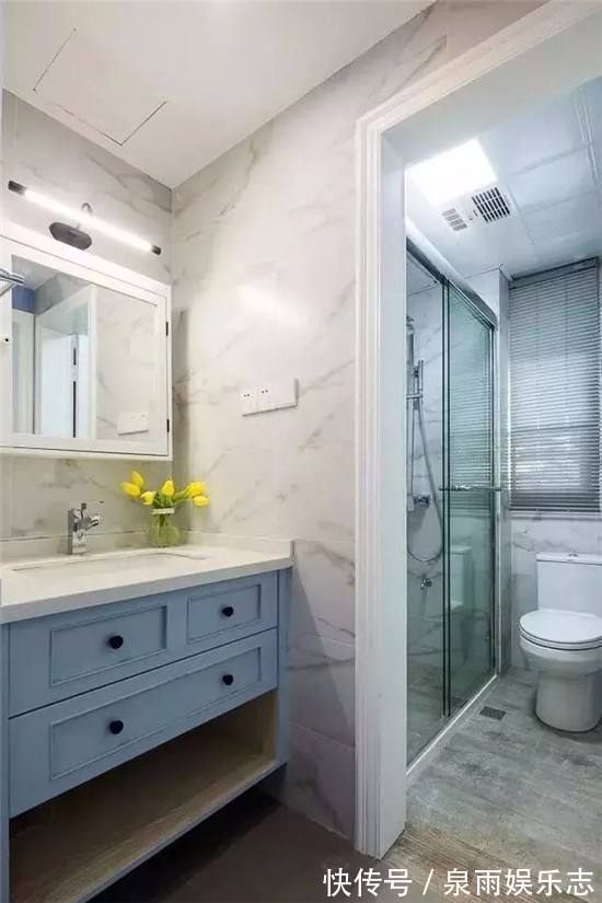 马桶|卫生间布局装错影响很大！一人在里边上厕所，全家人在外等着洗漱