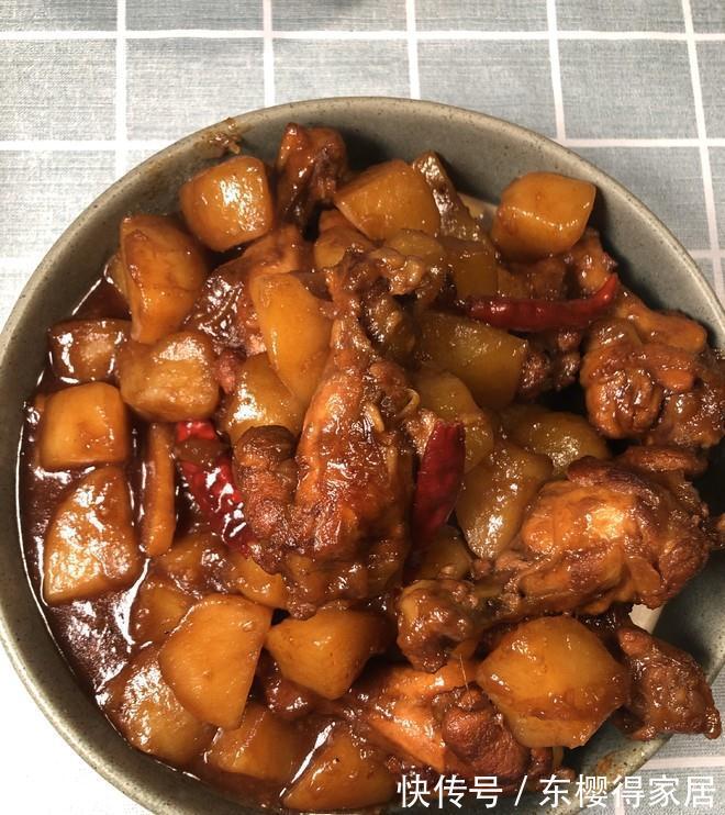 家常鸡肉菜谱,鸡翅根烧土豆,好吃到爆,美味又下饭,吃不够