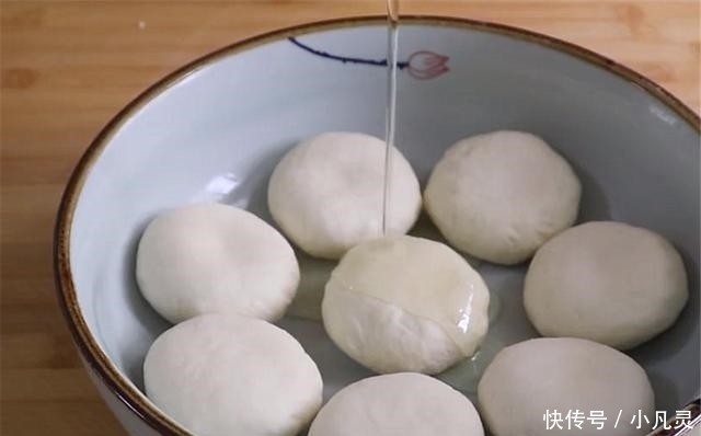 葱油饼好吃有诀窍,层层酥脆,做法简单,学会可以摆摊了