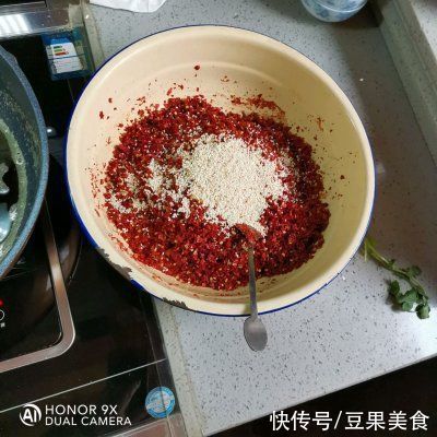 超香辣椒油这样做，秒变米饭杀手