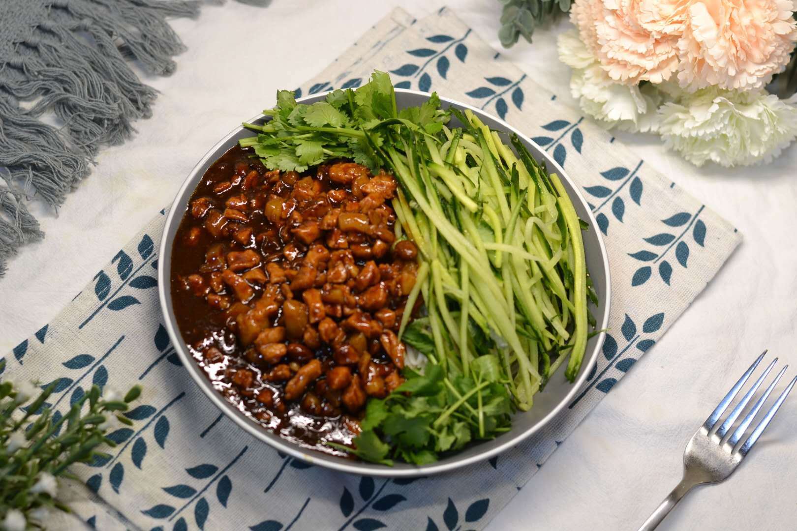 五花肉|好吃到跳脚的自制炸酱面，连吃三碗不过瘾，口感饱满，回味无穷