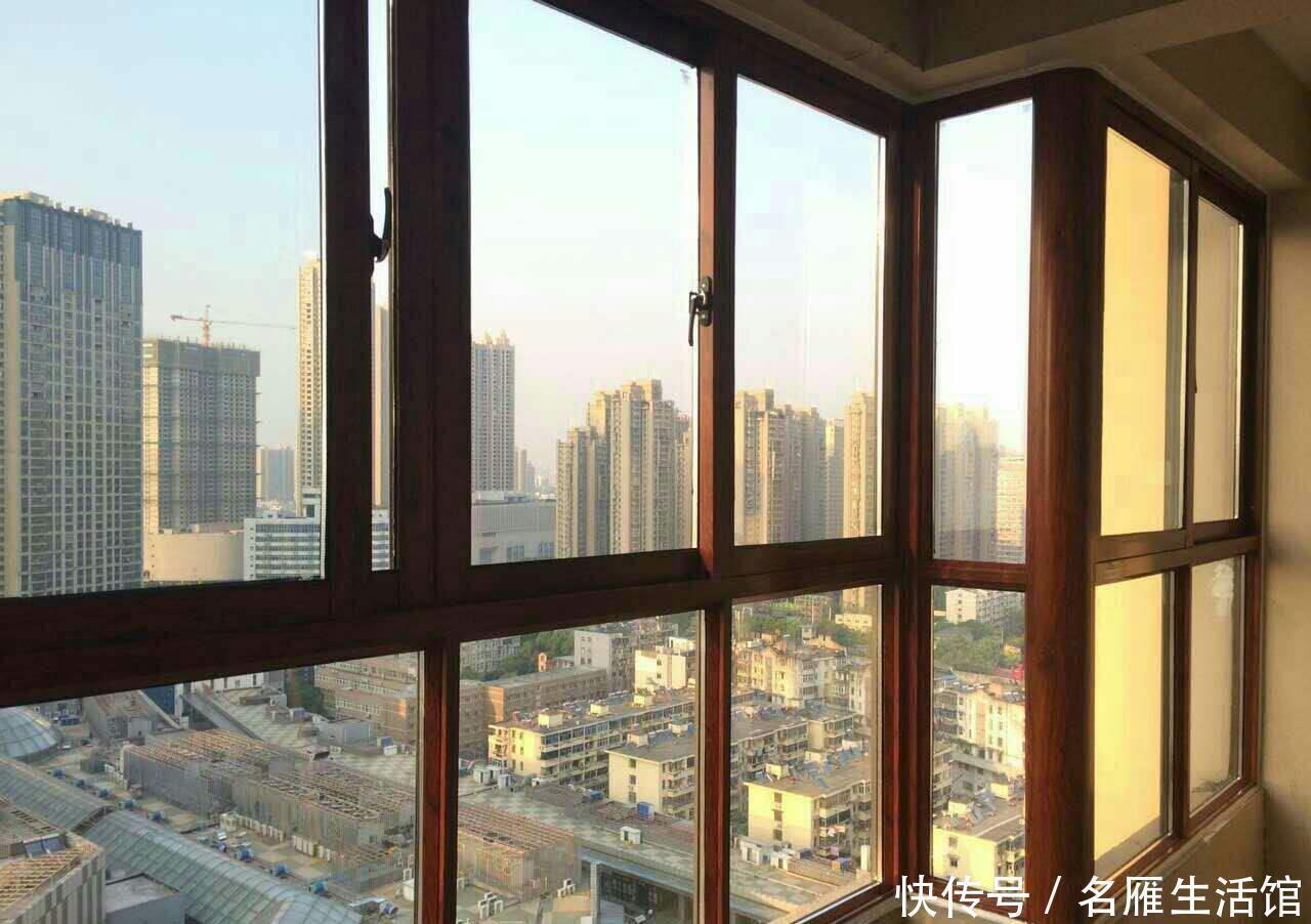 过时|你们封阳台的方法早就过时了，如今流行这样封阳台，安全又实用