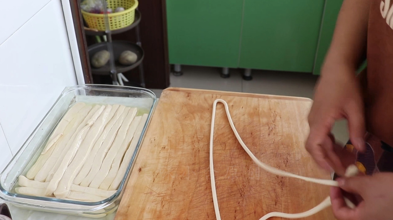 炒拉条子的家常做法，筋道爽滑，味道比饭店里的还好吃