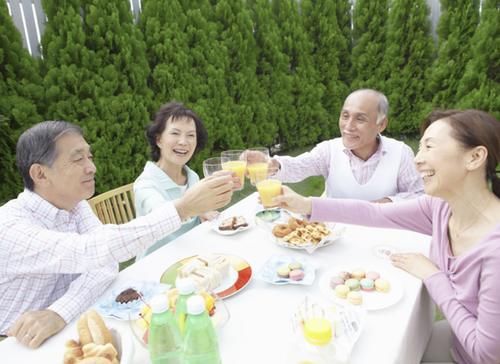 发病率|60岁后，体重应该保持在多少才健康？老年人应该怎样控制体重？