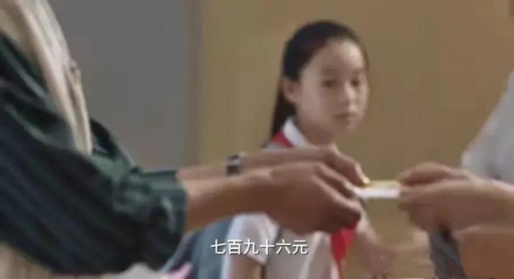 贫穷|该不该和孩子讲挣钱很难父母三种截然不同的态度,决定孩子未来