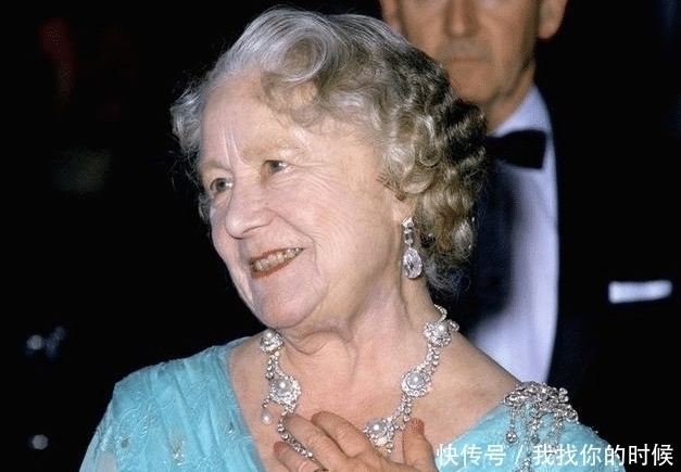 查尔斯胖手上的3枚戒指:1枚代表身份,另外2枚婚戒藏了啥故事