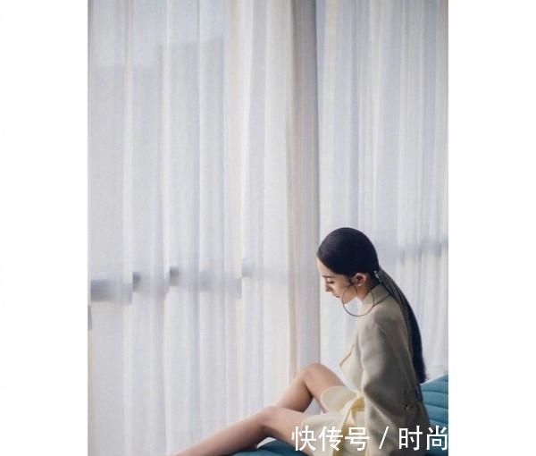 大长腿|35岁杨幂身材真丰满,穿小黑裙优雅又性感,前凸后翘让人羡慕
