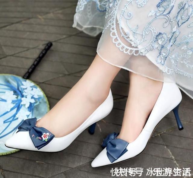 脚部 时髦的尖头高跟鞋和细高跟鞋,尽显性感优雅的女人味