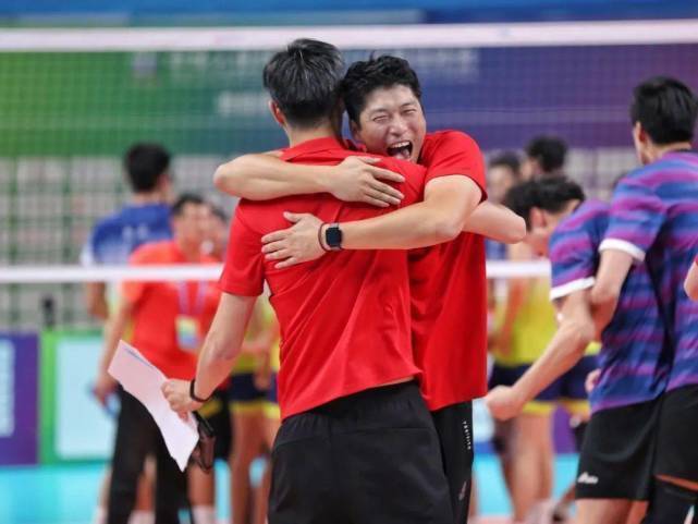 郎平|女排接班人大变动?40岁黑马少帅加入竞争,豪夺9连冠成竞争资本