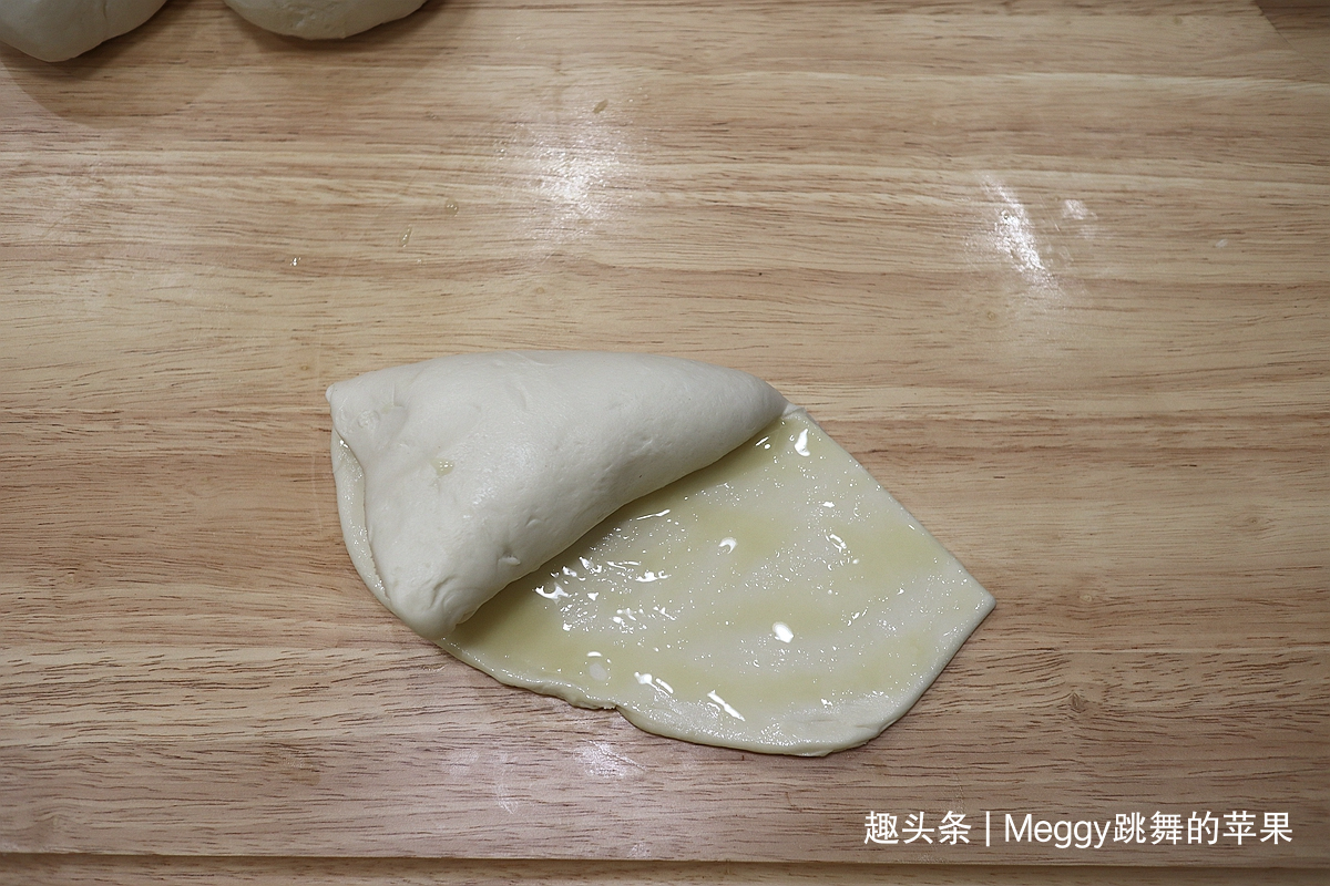 中筋面粉|3种口味的家常饼,外皮酥香柔软多层,切一刀卷一卷就这么简单