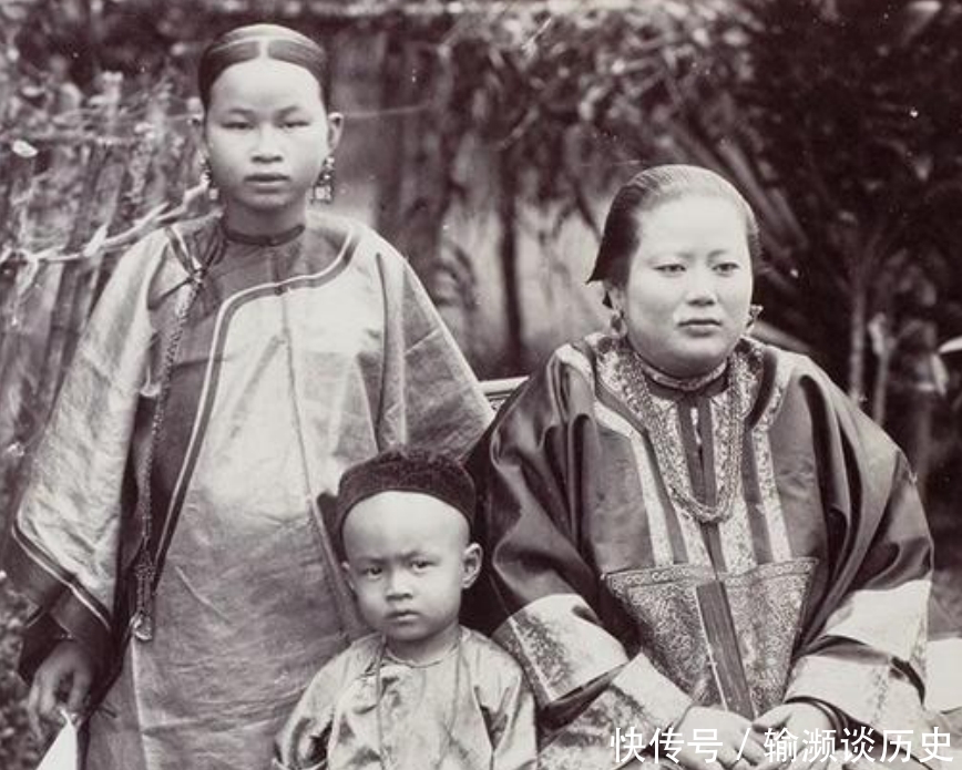 相貌|1896年晚清老照片：女子青丝倭堕成髻，朝廷大臣相貌清俊！