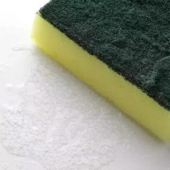 洗衣服不小心把卫生纸混一起洗了简单一招,轻松去除碎纸屑!