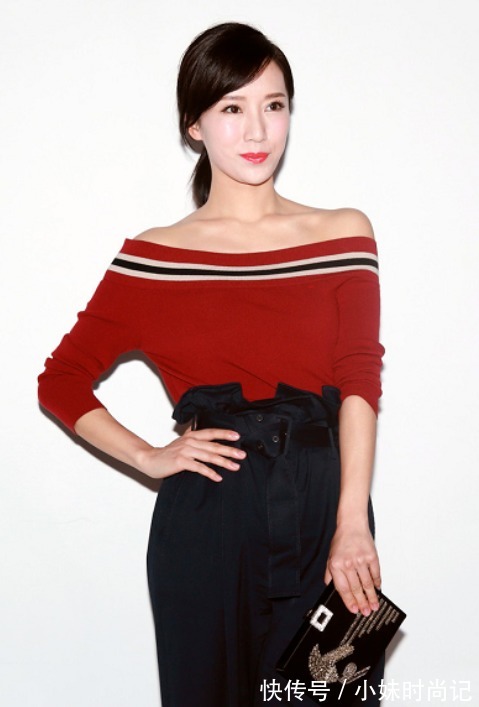 穿搭|“阔太”李念真会穿,针织衫配阔腿裤,“上紧下松”显高又显气质