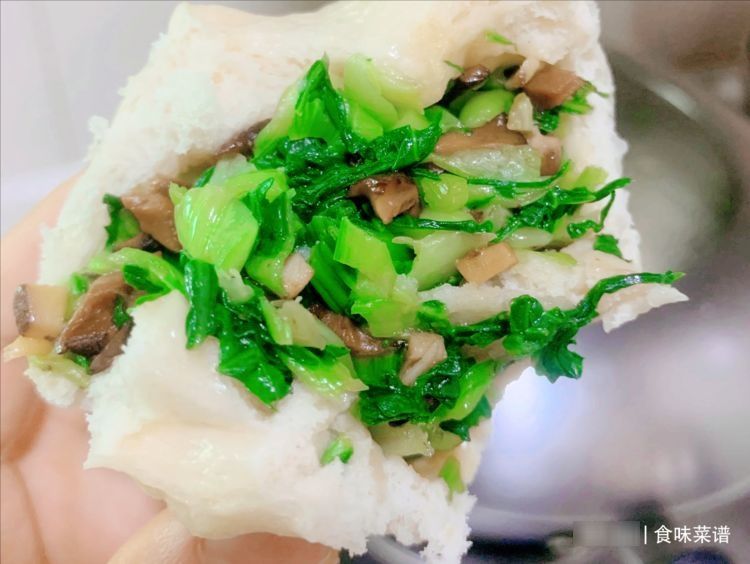 香菇青菜包好吃有诀窍,低脂低热量,翠绿鲜嫩,一次做20个不够吃
