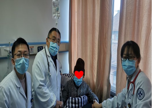 杭州师范大学|乒乓球大的肿块严重压迫气管，肿瘤复发的八旬老太经治疗后重新自由呼吸