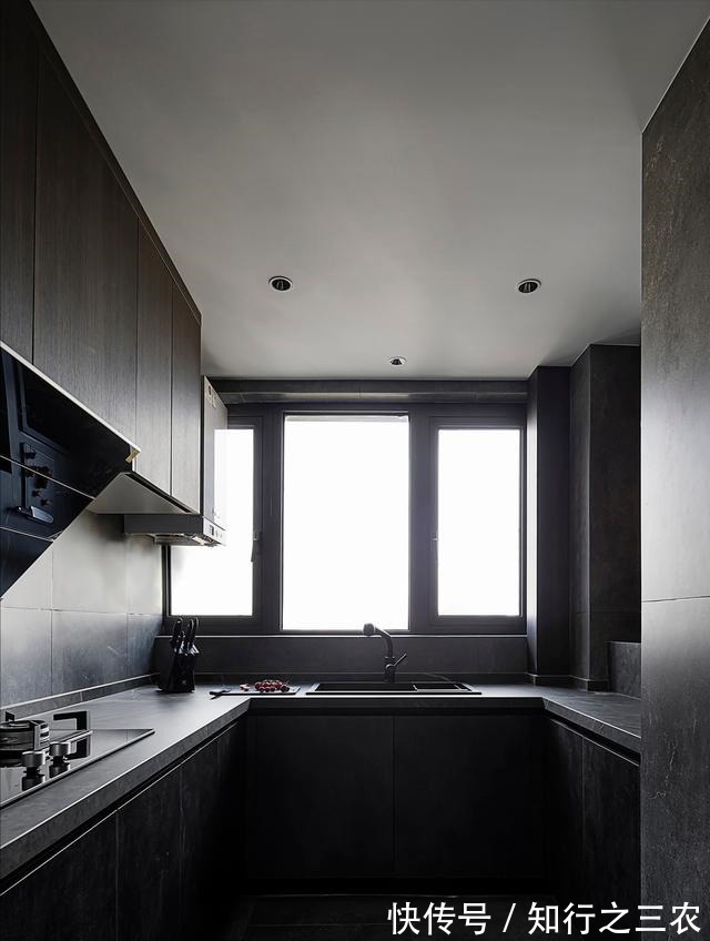 吊顶|139㎡工业风四室,三色拼木饰面+几何吊顶的趣味设计!